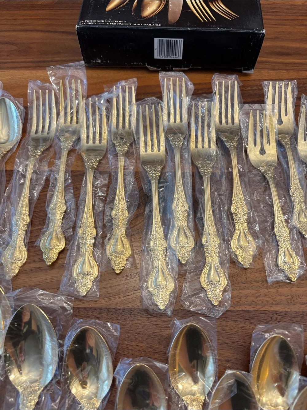 New Barclay Geneve Golden Crown Royale Weighted Flatware Silverware Set of 48